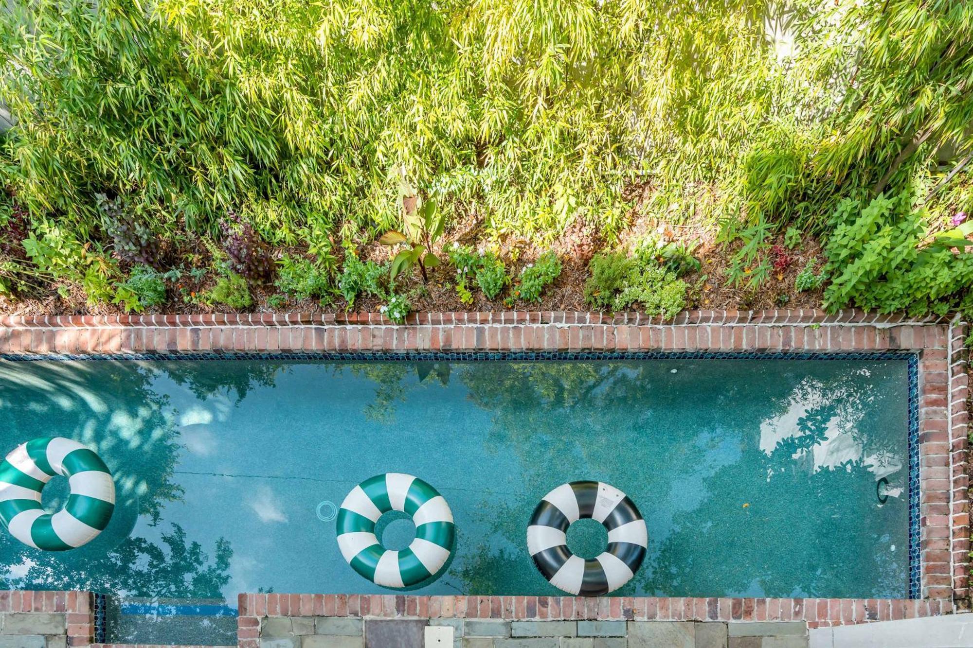 Serene Cottage With Beautiful Garden And Heated Pool Charleston Exterior foto